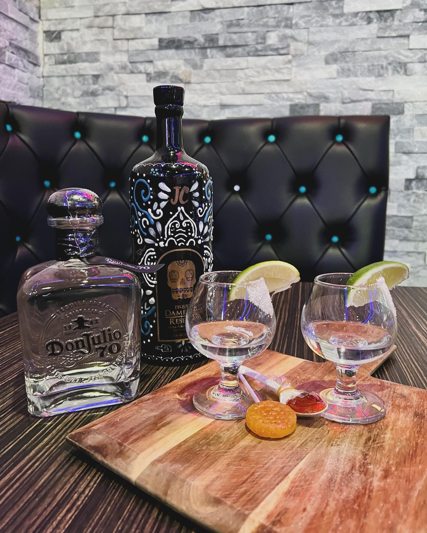 It’s 5 o’clock somewhere 😏 Get your favorite tequila shots at our Whittier and Colton Location 📍
#tequilatequila #mondaymood #mariscos #resturant #lasexymichelada #explore
